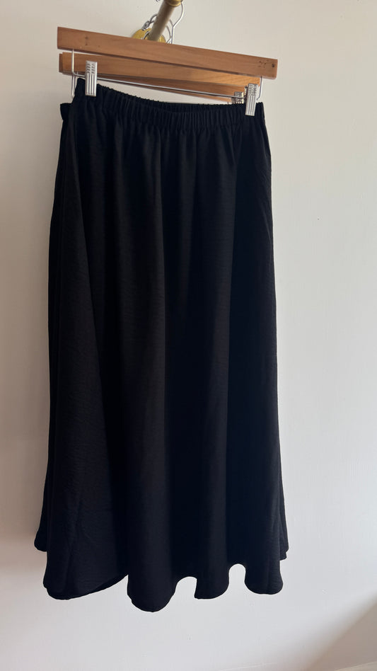 Midi Skirt With Pockets: Black